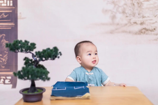 随县怀孕肚子中间凹两边凸