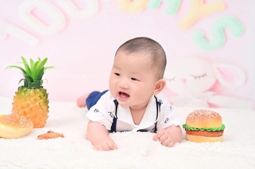 随县宝宝在妈妈肚子里